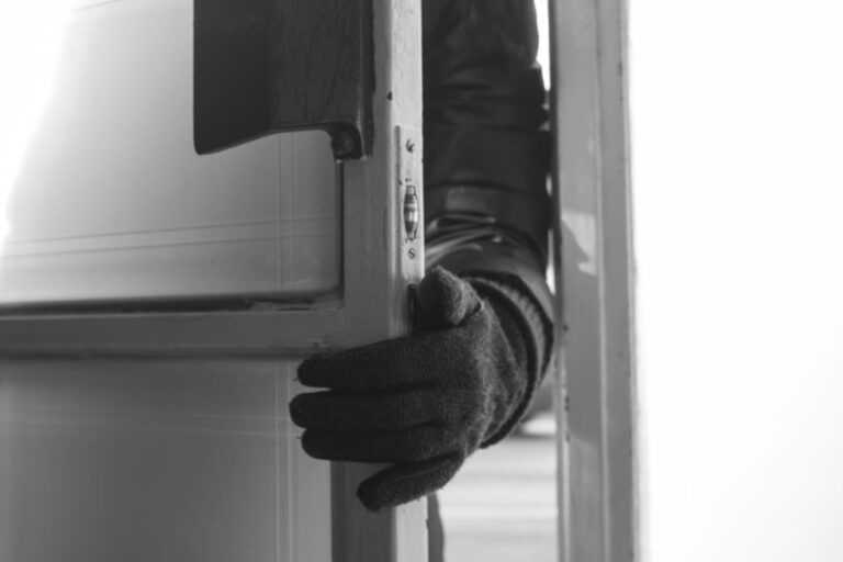 U Banjoj Luci uhićen Mostarac osumnjičen za krađe teške ukupno 100 tisuća maraka, opirao se policiji U Banjoj Luci uhićen Mostarac osumnjičen za krađe teške ukupno 100 tisuća maraka, opirao se policiji