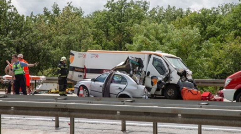 Teška prometna nesreća na autocesti u Lici. Dvoje mrtvih, više ozlijeđenih Teška prometna nesreća na autocesti u Lici. Dvoje mrtvih, više ozlijeđenih