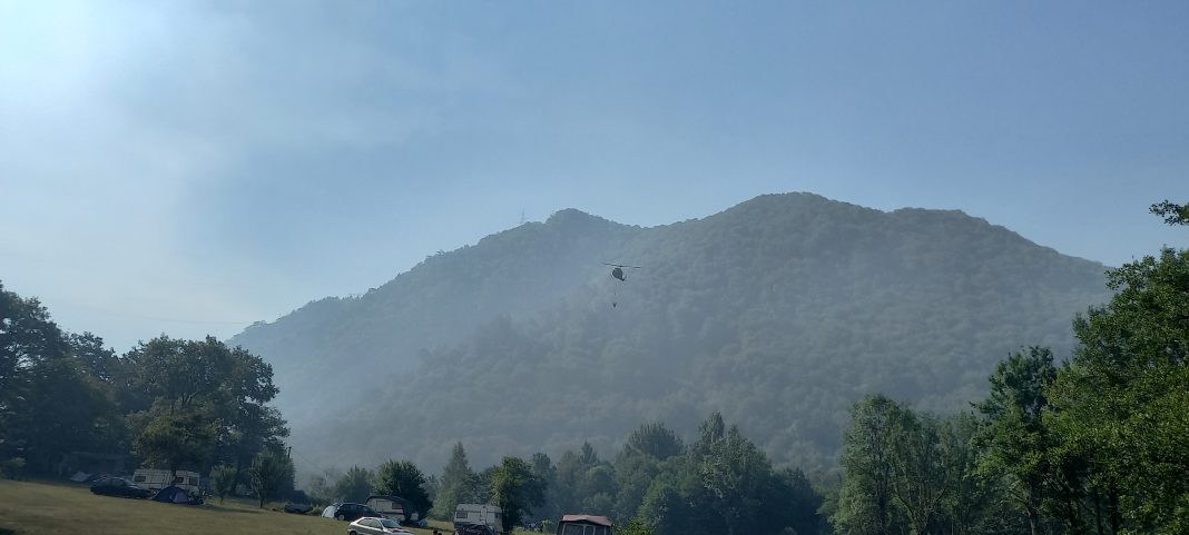 Helikopteri Oružanih snaga BiH u poslijepodnevnim satima ponovo stigli na Boračko jezero-čekaju se povoljni vremenski uvjeti da polete i pomognu u gašenju požara