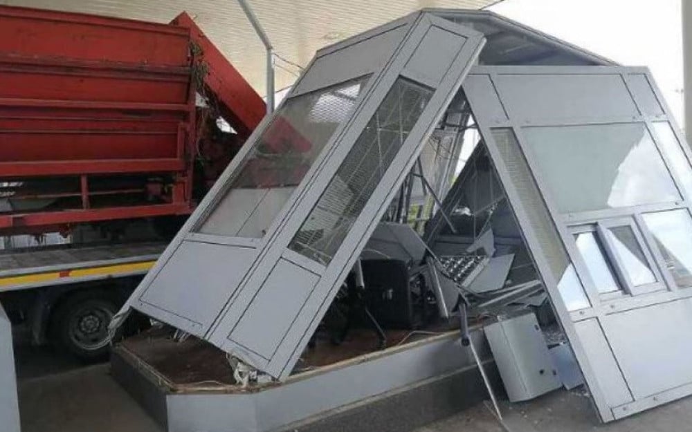 Kamion srušio naplatnu kućicu na auto-putu Doboj – Banja Luka