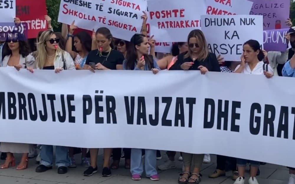 Veliki prosvjedi u Prištini nakon silovanja 11-godišnje djevojčice: Uhićeno pet osoba, građani traže smrtnu kaznu