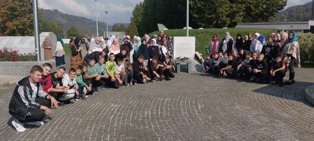 Učenici i nastavnici Druge Osnovne škole posjetili Memorijalni centar Srebrenica