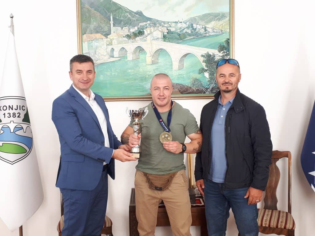 Gradonačelnik Ćatić organizavao prijem za Almiru Lizde i Adnana Alagića i novčano ih nagradio za postignute rezultate