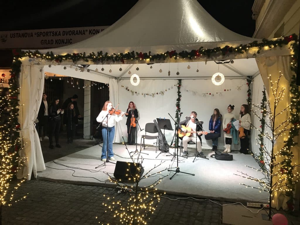 "Zimski grad": Večeras nastupili učenici Osnovne muzičke škole s pravom javnosti "Rezonanca"