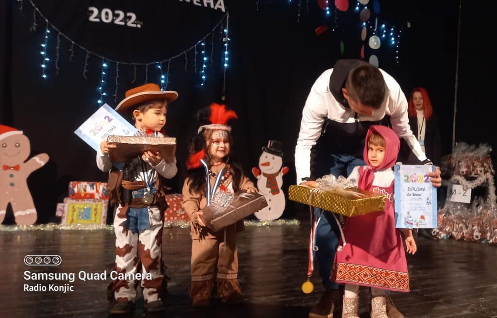 „zimski grad konjic“: održan „karneval dječijih osmijeha 2022“