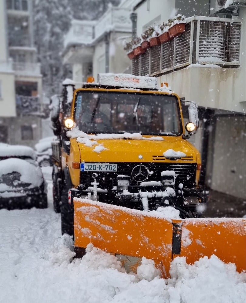 JKP „Standard“: Apel vozačima da preparkiraju vozila radi čišćenja snijega