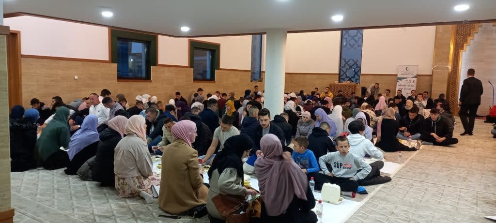 omladinski iftar u gradskoj džamiji konjic