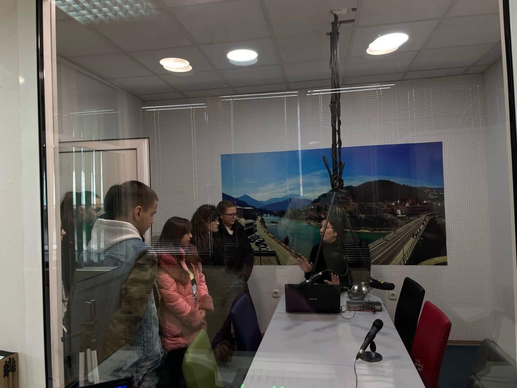 učenici osnovnih škola posjetili redakciju radio konjica