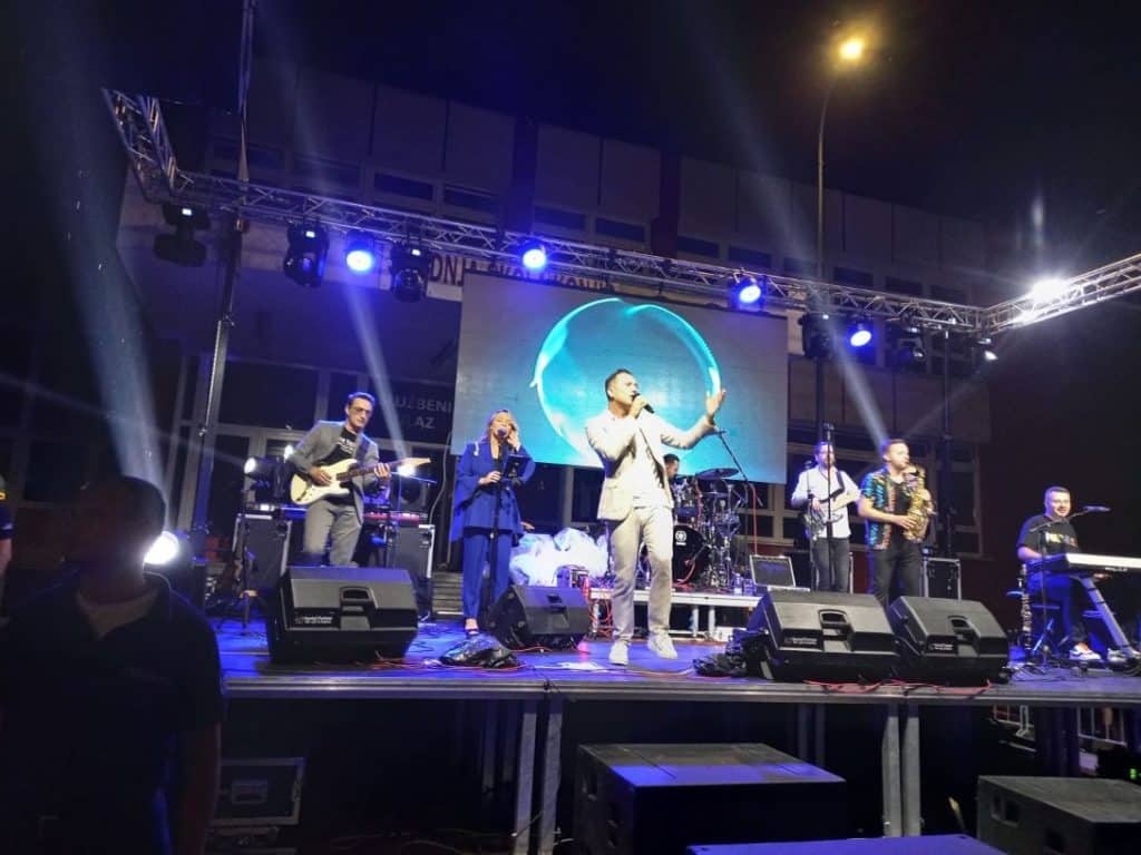 konjic: berin buturović u svom rodnom gradu održao koncert za pamćenje