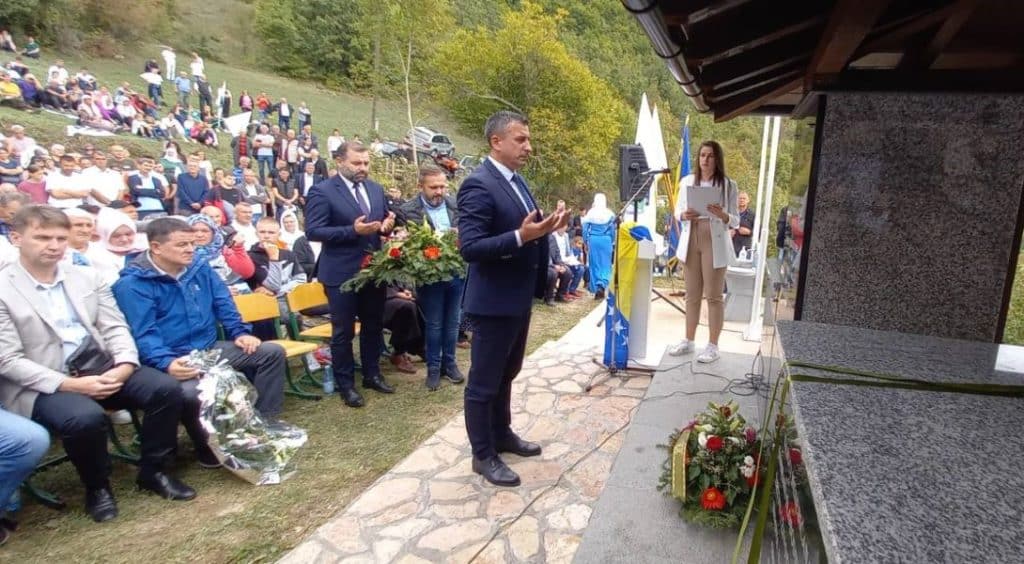 grušča: otkriveno spomen obilježje za šehide i civilne žrtve agresije na bosnu i hercegovinu