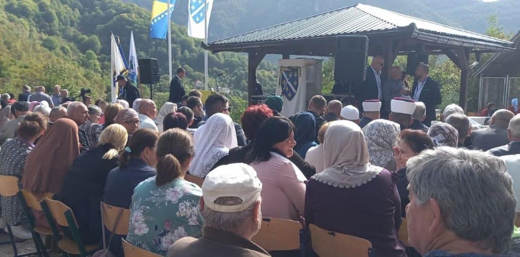 grušča: otkriveno spomen obilježje za šehide i civilne žrtve agresije na bosnu i hercegovinu