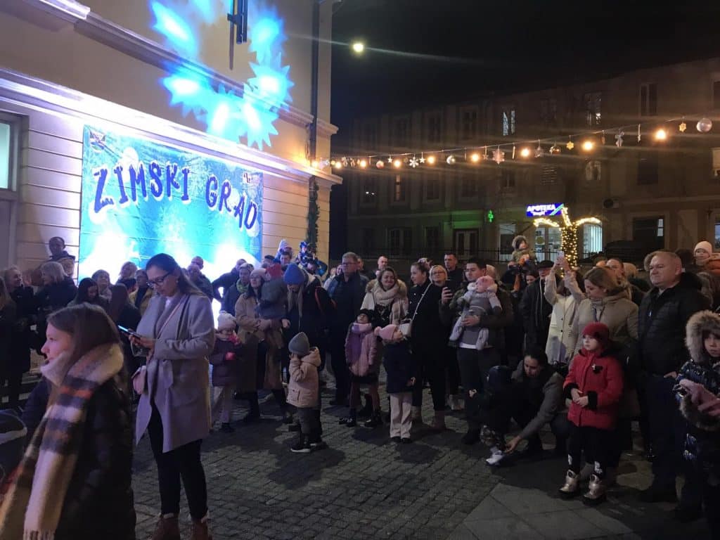 "zimski grad" otvoren večeras koncertom dade macića
