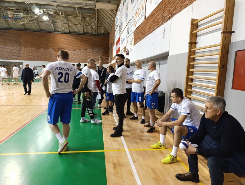 Odigrana “Humanitarna utakmica za Klis” 6 Klupa BH humanih zvijezda