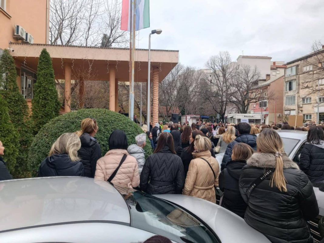 Protest-prosvjetara-ova-slika-1536x1152