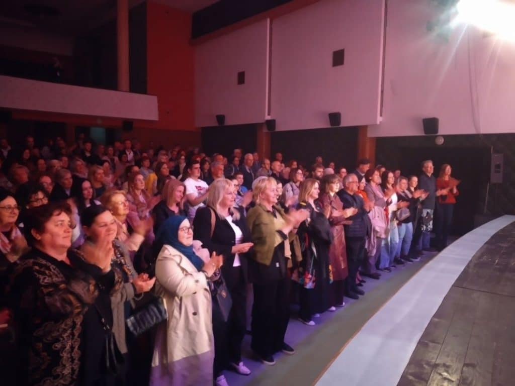 Festival glumca BiH: Odigrana predstava "Uhvati zeca" 3 20250516 205800 mfnr F 1