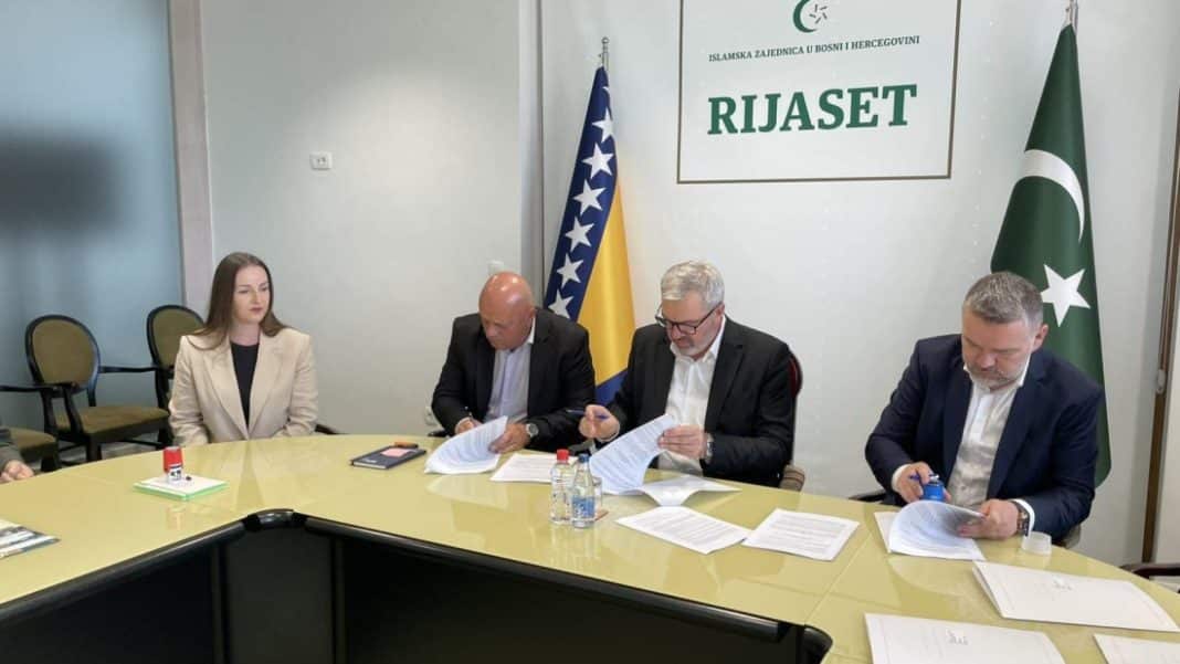 IZ BiH: Potpisani ugovori sa izvođačima radova za gradnju kuća u Konjicu