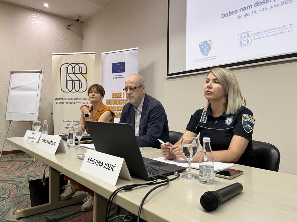 50% policijskih službenica u nekom trenutku karijere bile su žrtva seksualnog ili uznemiravanja na osnovu spola, a u zvaničnim evidencijama prijavljeno tek nekoliko slučajeva 3 polic sluzbenice tren kristina