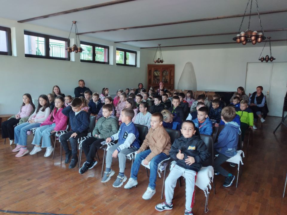 Gradska biblioteka: Održana radionica za učenike povodom mjeseca knjige 2 20251014 090827 F