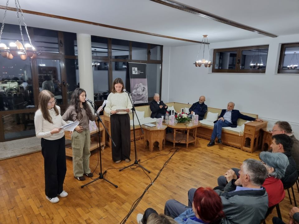 Promovisana knjiga "Sam svoj krojač" autora Irfana Jusufovića 2 IMG ec012ec730d177c2fd5be8678c4fa90b V F