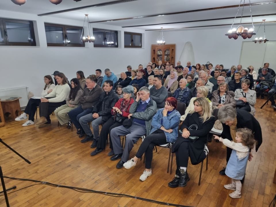 Promovisana knjiga "Sam svoj krojač" autora Irfana Jusufovića 1 IMG f460d27152c307f7e4a9bc524ad266a8 V F