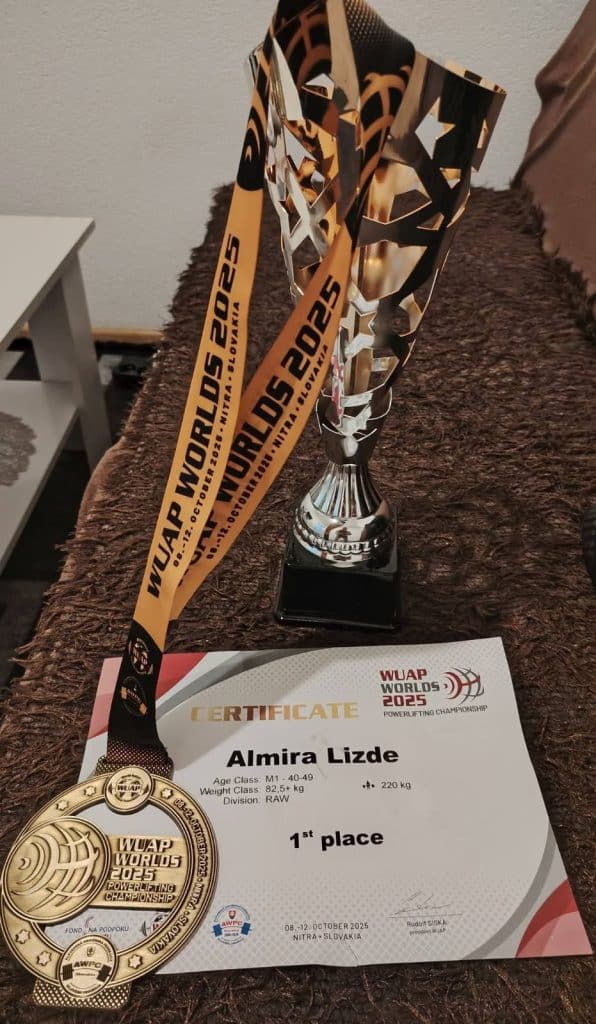 Dominacija potvrđena: Almira Lizde osmi put prvakinja svijeta, oborila i dva rekorda 1 Lizde medalja pehar 1