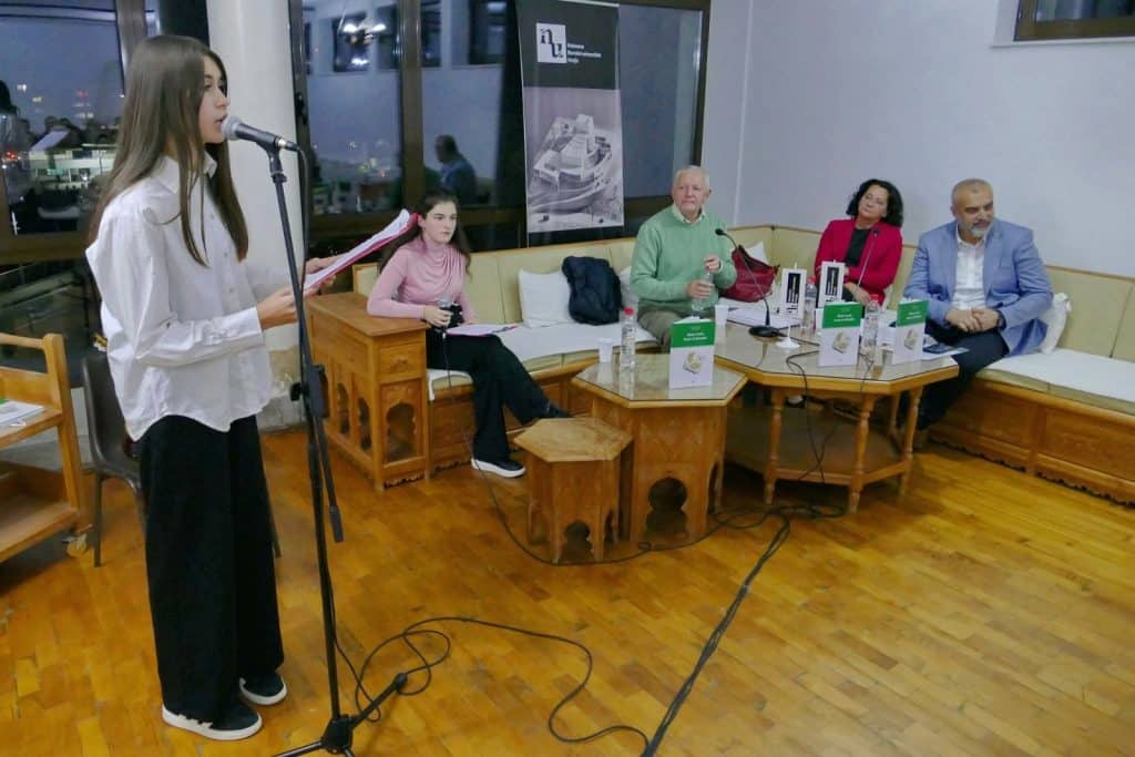 "Hazur svati, hazur je djevojka": Knjiga koja čuva od zaborava običaje Nevesinja i Podveležja 1 djevojcica 2 recitacija
