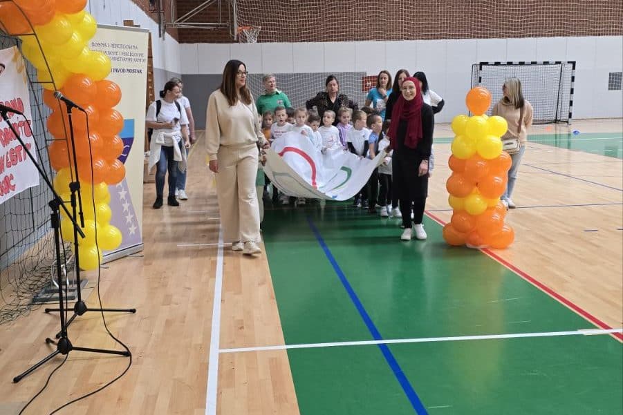 Konjic centar dječije radosti: Više od 150 mališana iz cijelog HNK-a poslalo poruku prijateljstva sa 20. Male olimpijade 8 olimpijska zastava 1 edited 2