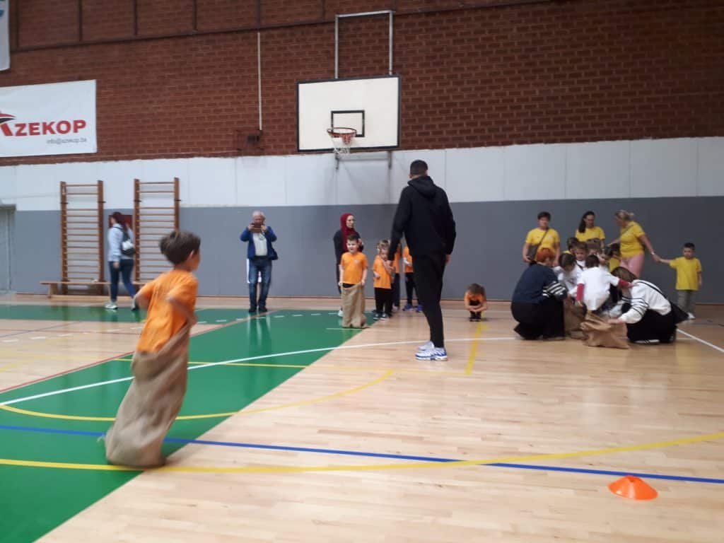 Konjic centar dječije radosti: Više od 150 mališana iz cijelog HNK-a poslalo poruku prijateljstva sa 20. Male olimpijade 6 skakanje u vreci