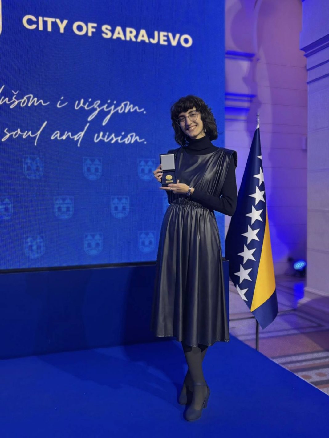 PONOS KONJICA: Sara Osmanović dobitnica „Zlatne značke“ UNSA i „Zlatnika Grada Sarajeva“